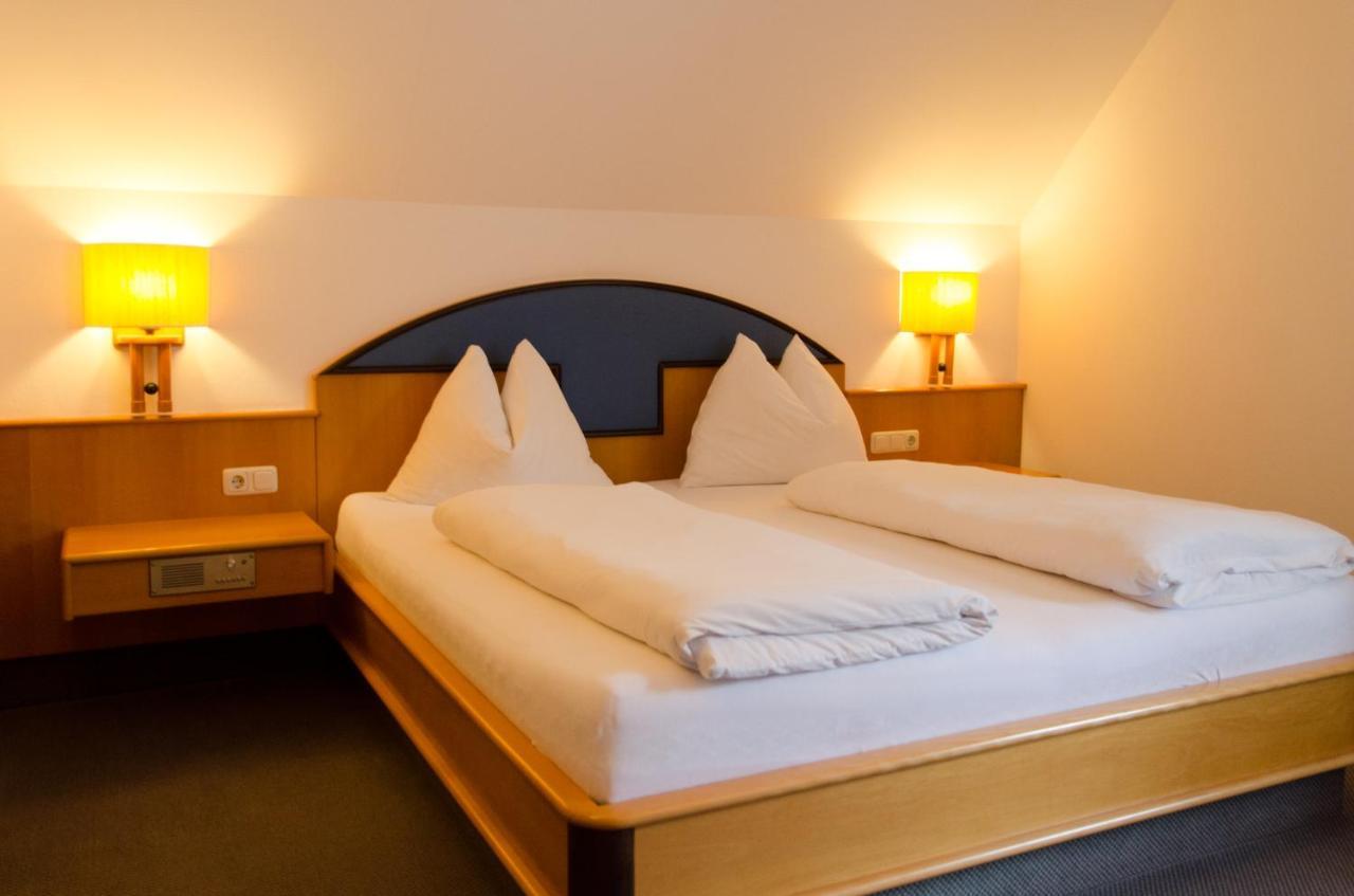 Hotel Goldenes Schiff Engelhartszell Exteriör bild
