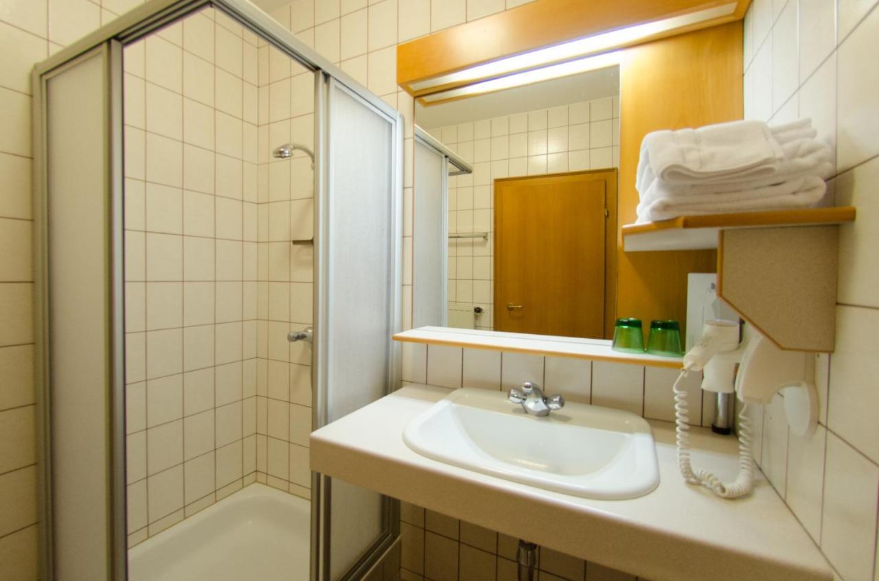 Hotel Goldenes Schiff Engelhartszell Exteriör bild
