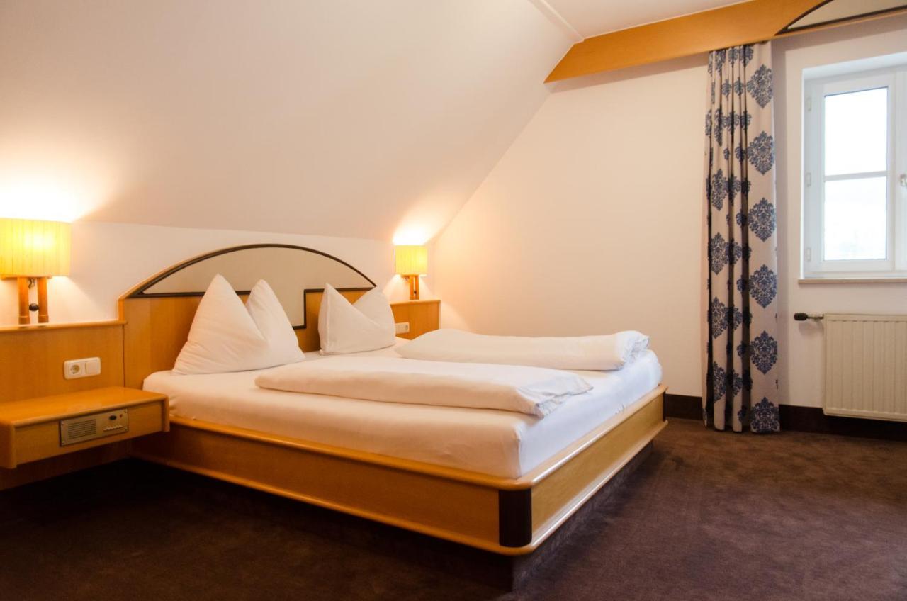 Hotel Goldenes Schiff Engelhartszell Exteriör bild
