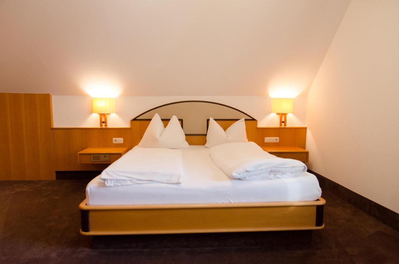 Hotel Goldenes Schiff Engelhartszell Exteriör bild