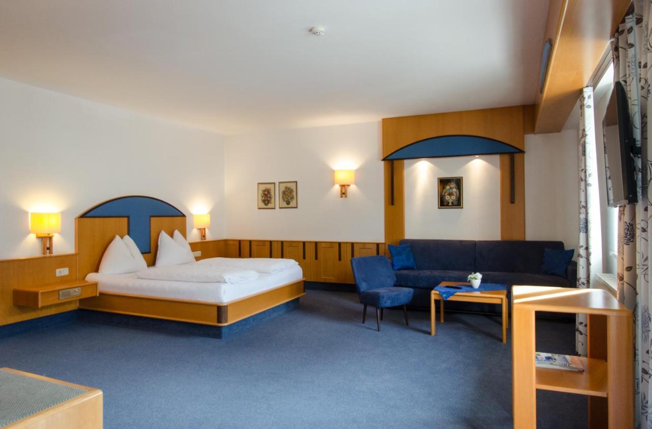 Hotel Goldenes Schiff Engelhartszell Exteriör bild