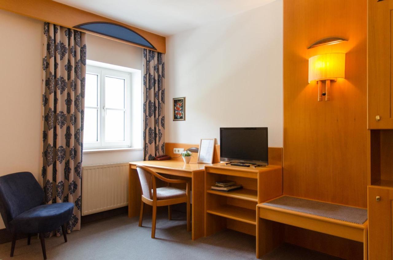 Hotel Goldenes Schiff Engelhartszell Exteriör bild