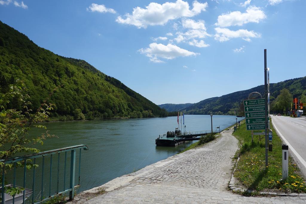 Hotel Goldenes Schiff Engelhartszell Exteriör bild