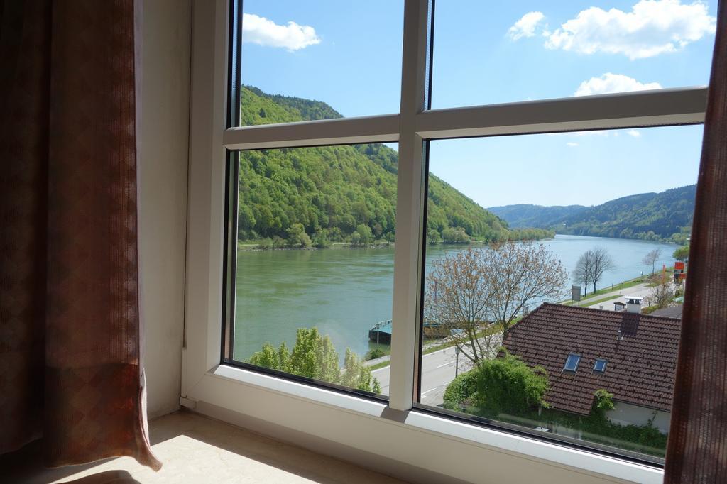 Hotel Goldenes Schiff Engelhartszell Exteriör bild