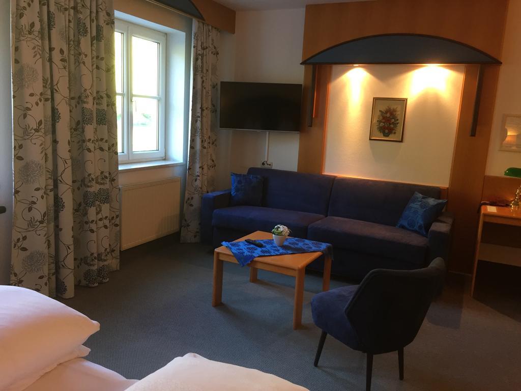 Hotel Goldenes Schiff Engelhartszell Exteriör bild
