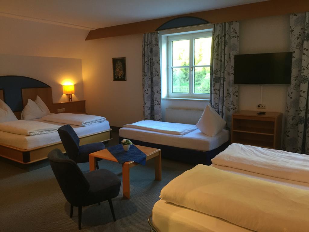 Hotel Goldenes Schiff Engelhartszell Exteriör bild